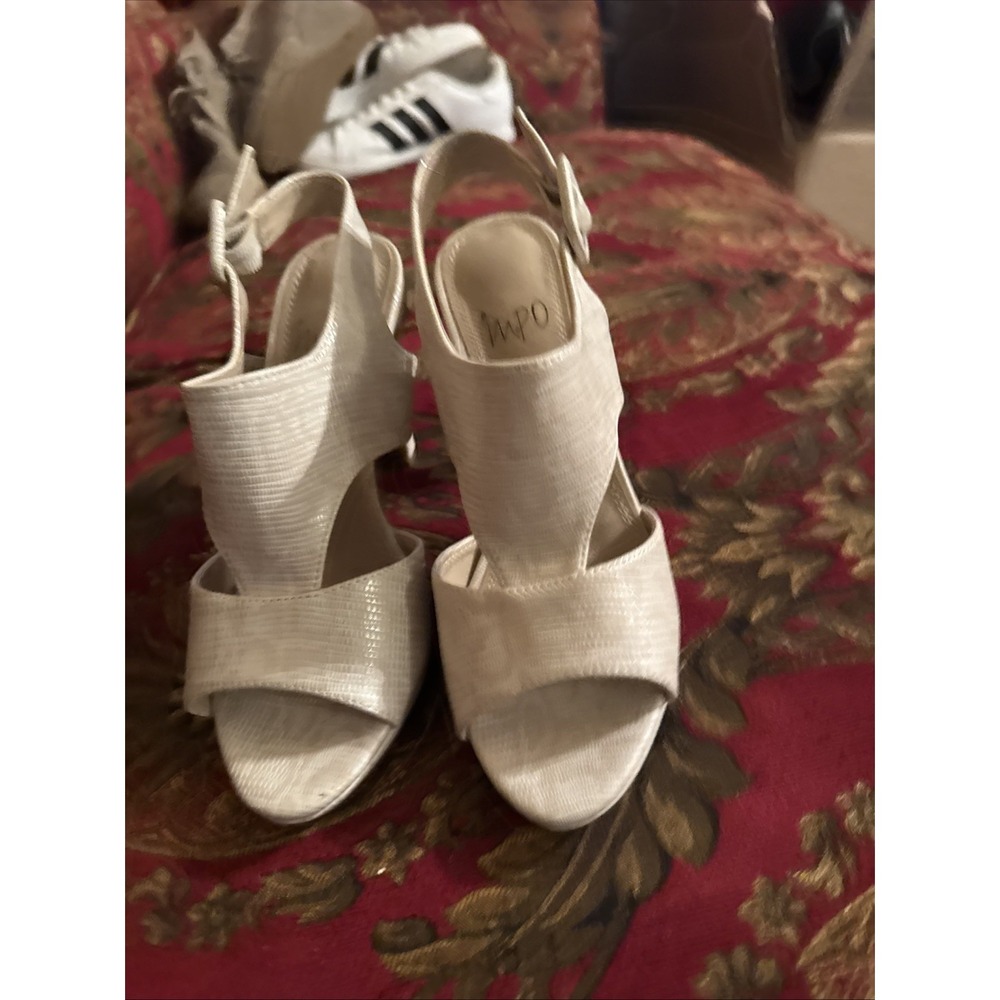 impo Ankle Strap White Cream Heels Sz 6 HANYA Animal Print Haze Shoes